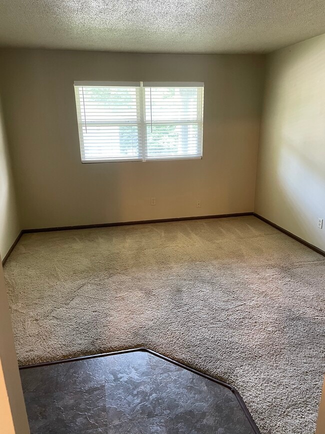 Building Photo - 4497 W Bellview Dr