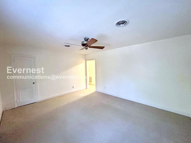 Building Photo - 508 Newport Ave