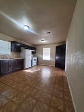 Building Photo - 512 Avenue A