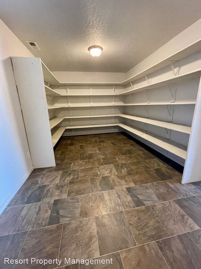 Foto del edificio - 5 br, 2.5 bath House - 3331 W Ranero Dr