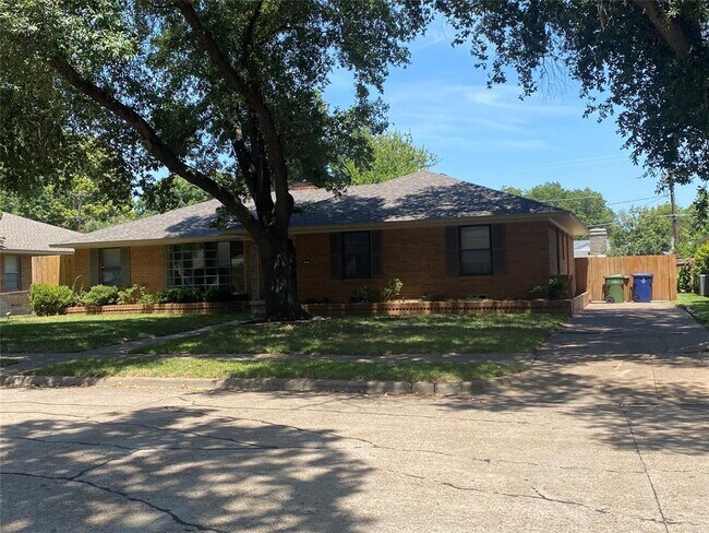 Foto del edificio - 1806 Robin Ln