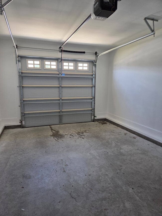 Building Photo - 3237 Gordon Dr