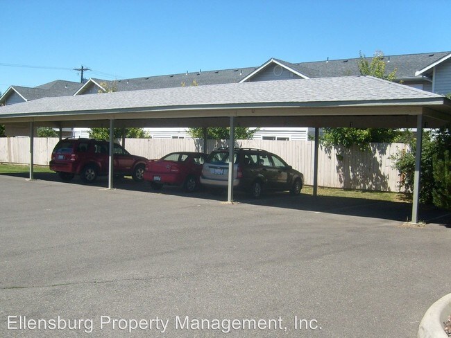 Building Photo - 2 br, 1 bath Apartment - 1005 N Willow St.