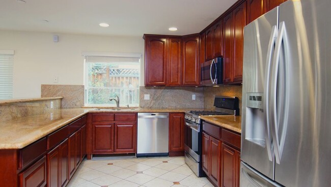 Building Photo - Beautifully Remodeled 3 Bedroom 2 Bath Hom...