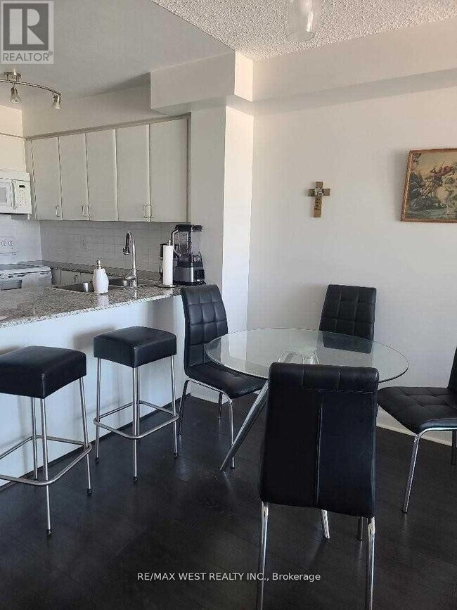 Photo du bâtiment - 525 Wilson Ave