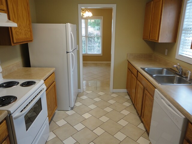 Building Photo - 4016 Grandover Dr