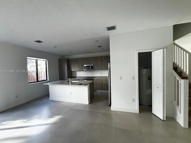 Building Photo - 13644 SW 157th Ct