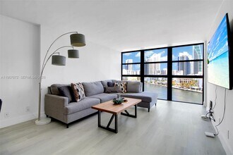 Building Photo - 200 Leslie Dr