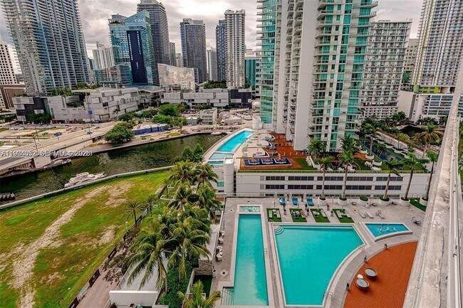 Foto del edificio - 90 SW 3rd St