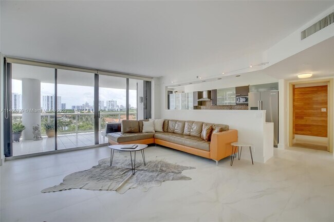 Building Photo - 3600 Yacht Club Dr