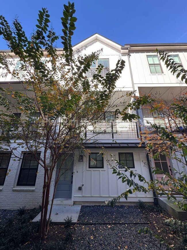 Foto del edificio - 137 Pacer Pl