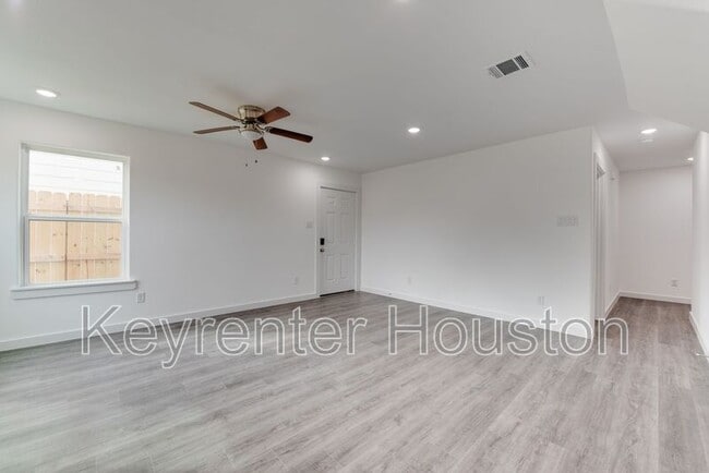 Building Photo - 8128 Sterlingshire St