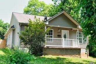 Building Photo - 915 Mapleash Ave