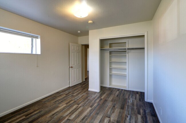 Foto del edificio - 311 Springville Duplex