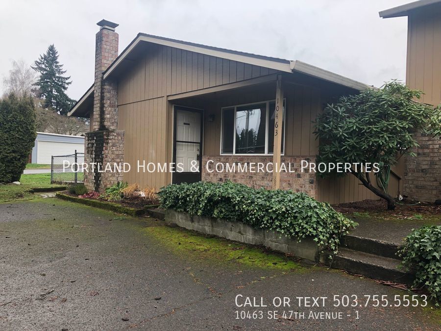 Primary Photo - Milwaukie Tri-plex - 3 Bedroom