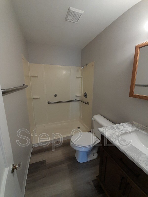 Building Photo - 12600 Longmead Ave