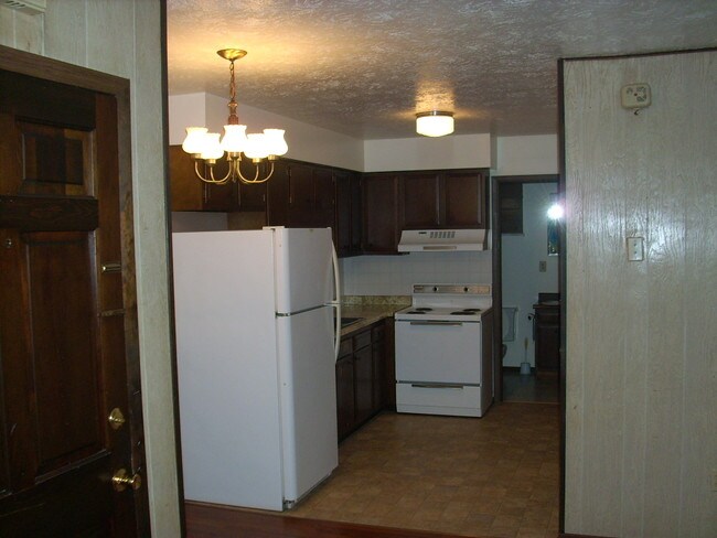 kitchen area - 346 N 12th St