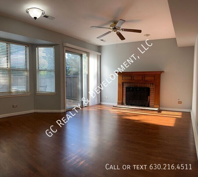 Building Photo - ***END UNIT TOWNHOME / 3 BDRM - 2.5 BTH / ...