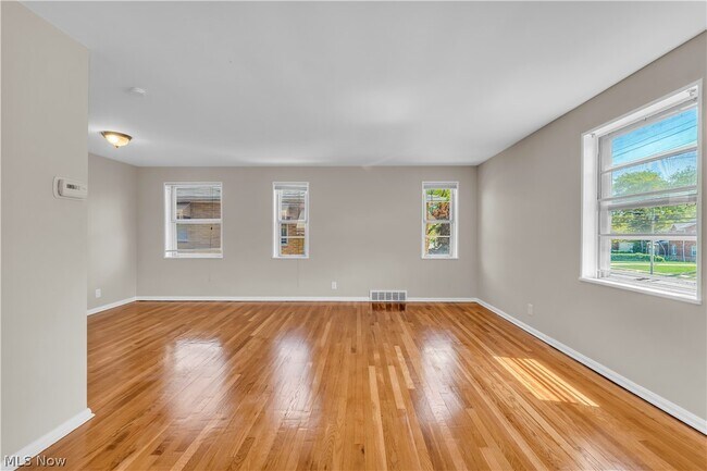 Foto del edificio - 20571 S Lake Shore
