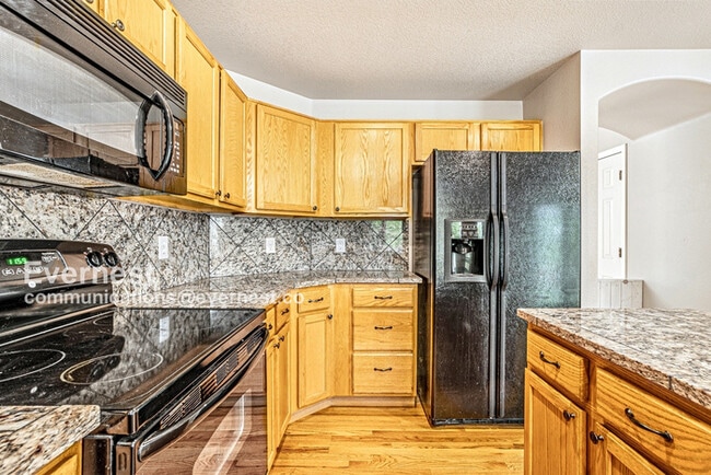 Building Photo - 13087 Race Ct
