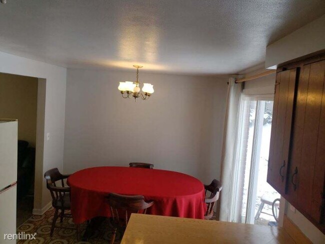 Building Photo - 4 br, 1.5 bath House - 64 Edison Street