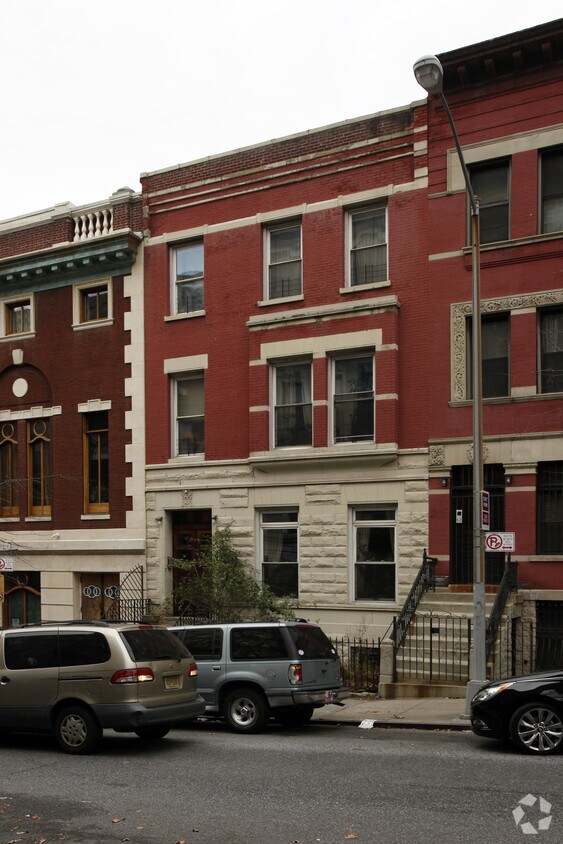Building Photo - 551 W 141st St