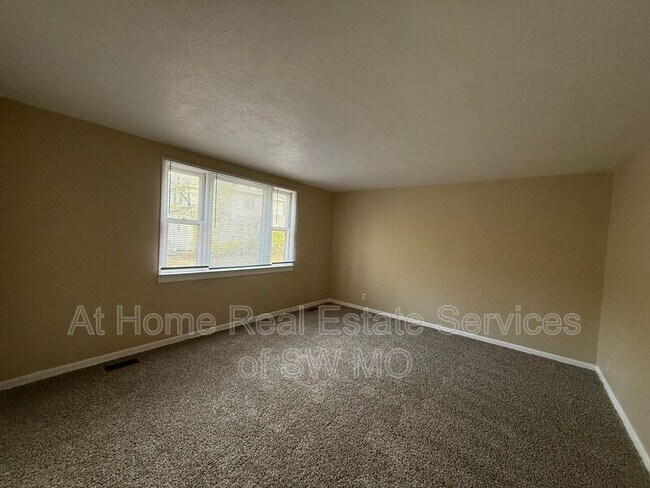 Foto del edificio - 320 E Webster St