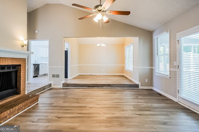 Building Photo - 301 Sandhurst Way SW