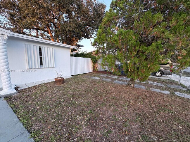 Foto del edificio - 3821 NW 208th St