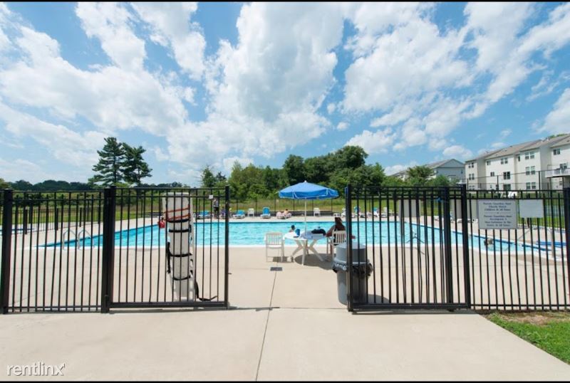 Foto principal - 3 br, 2.5 bath Townhome - 186 Mohegan drive