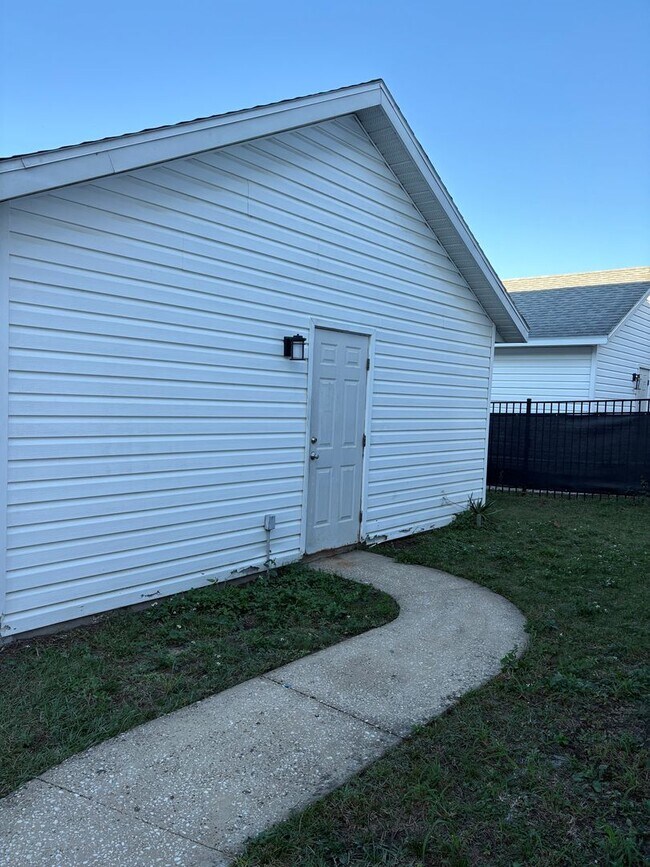 Building Photo - Beautiful 3 Bedroom Home in Groveland, FL!