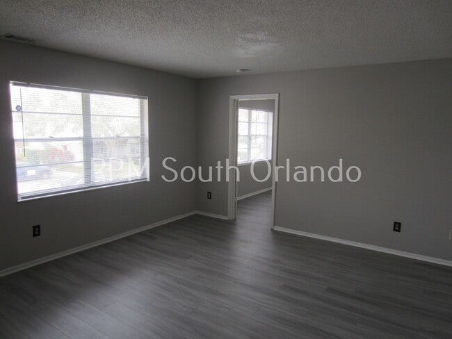Building Photo - 36 Windtree Ln