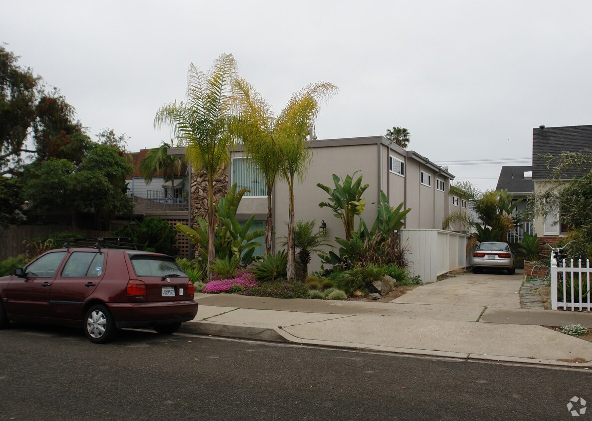 Building Photo - 4040 Haines St