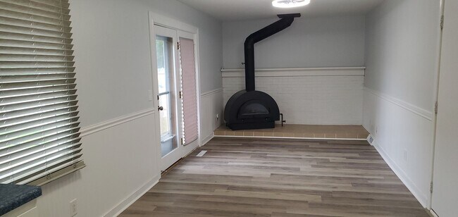 Building Photo - 613 Kriedeman Dr