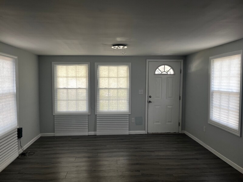 Foto principal - 431 W Raleigh Blvd