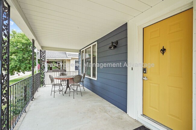 Foto del edificio - Meticulously Maintained with 3 Large Bedro...