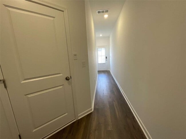 Building Photo - 5716 Schelton Pl