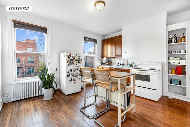 Building Photo - 276 Ainslie St