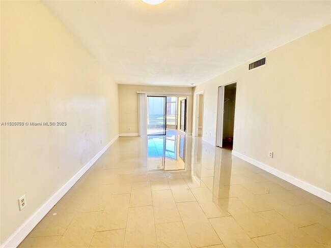 Foto del edificio - 3199 Foxcroft Rd