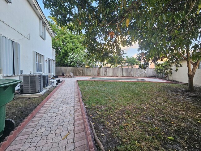 Foto del edificio - 4653 NW 94th Pl