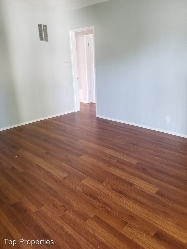 Foto del edificio - 8349 Lindley Ave