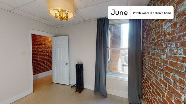 Foto del edificio - Private bedroom in 4 bed/1 bath Home