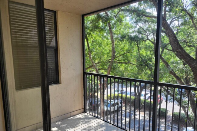 Foto del edificio - 6800 Cypress Rd