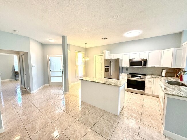 Foto del edificio - 3162 Via Poinciana