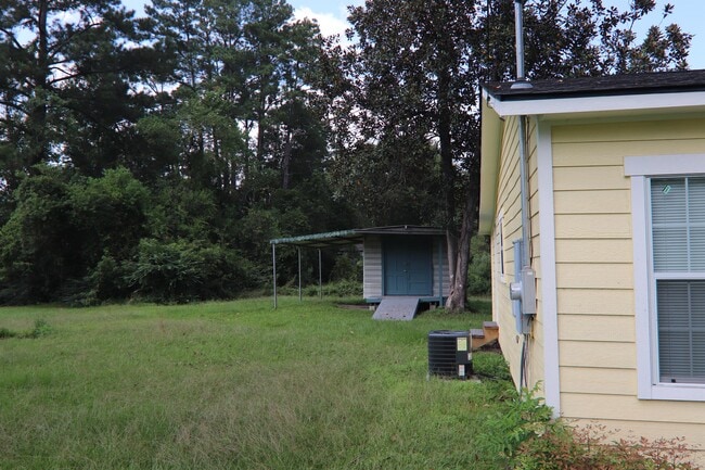 Building Photo - 7949 Louise Ln