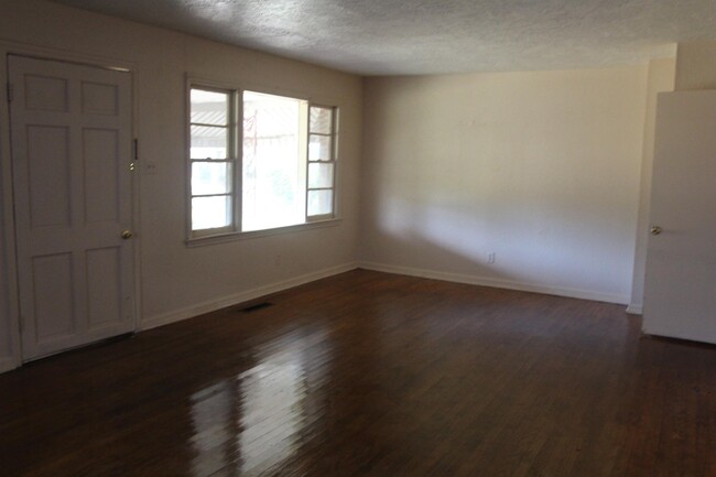 Building Photo - 706 W Mercer Ave