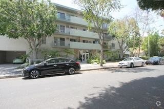 Building Photo - 645 Westmount Dr
