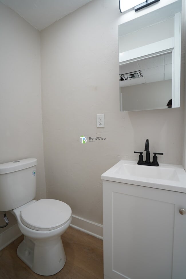 Foto del edificio - 142 Dorchester St