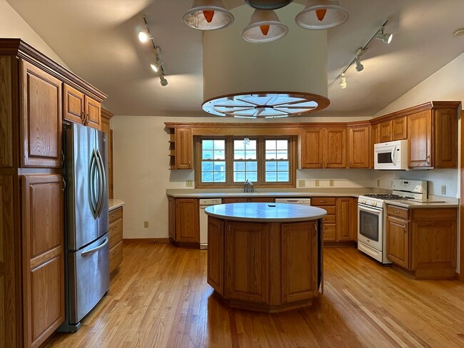 Building Photo - 6212 Strathmore Ln