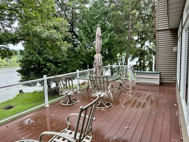 Foto del edificio - 6 bedroom, 4.5 bath Whitefish chain, 12 mo...